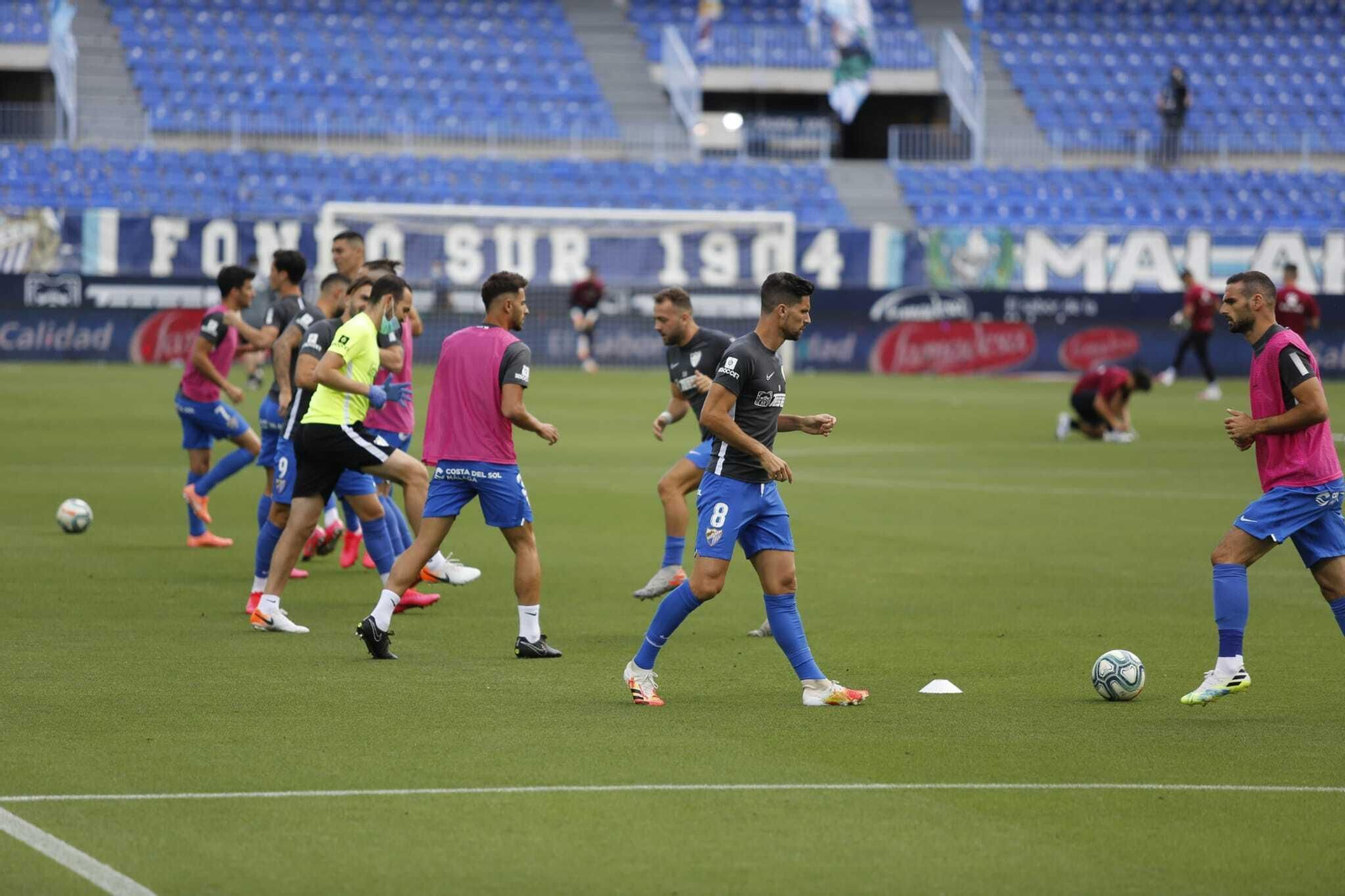 Galería del calentamiento del Málaga-Huesca.