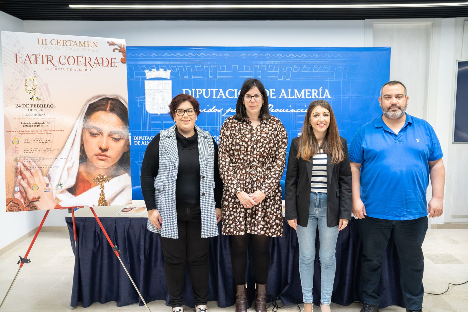 Autoridades presentes en el acto de lanzamiento.