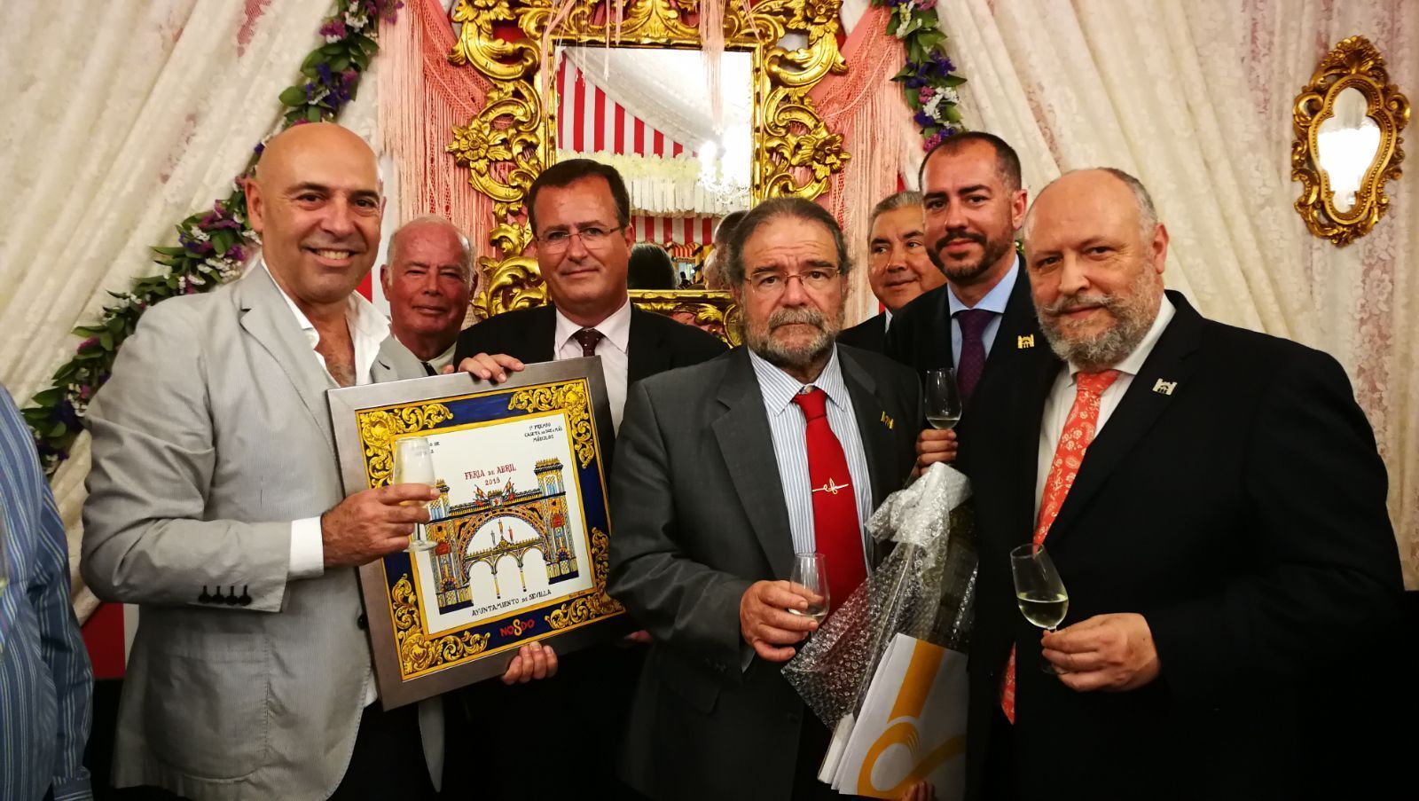 Socios de la caseta 'ARCA', premiada este año.