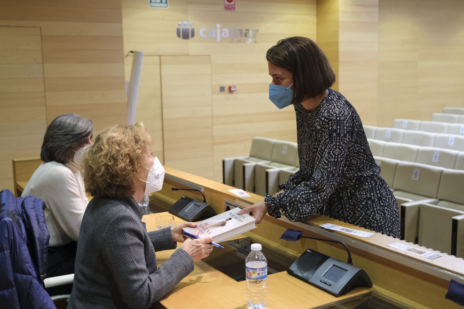 Fotogalería Diario de los Libros, con Julia Navarro. Almería