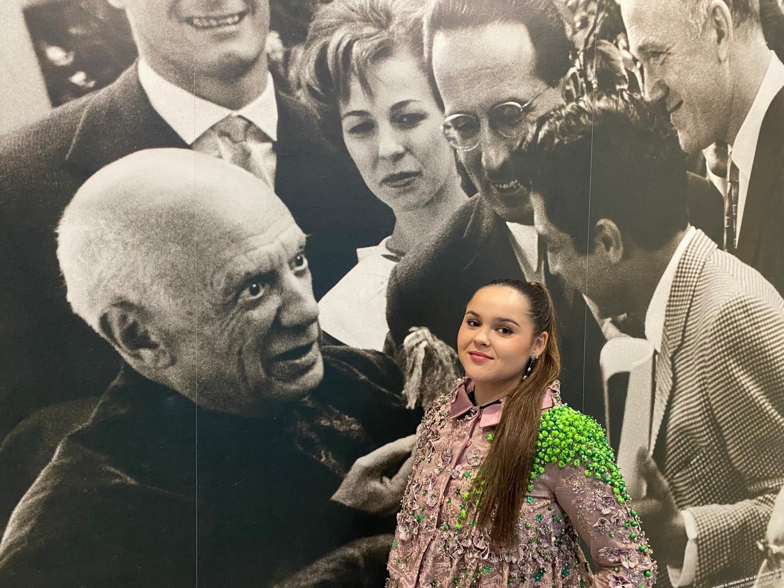 Ana Romma posa en el Museo Picasso de Málaga durante la grabación del videoclip.