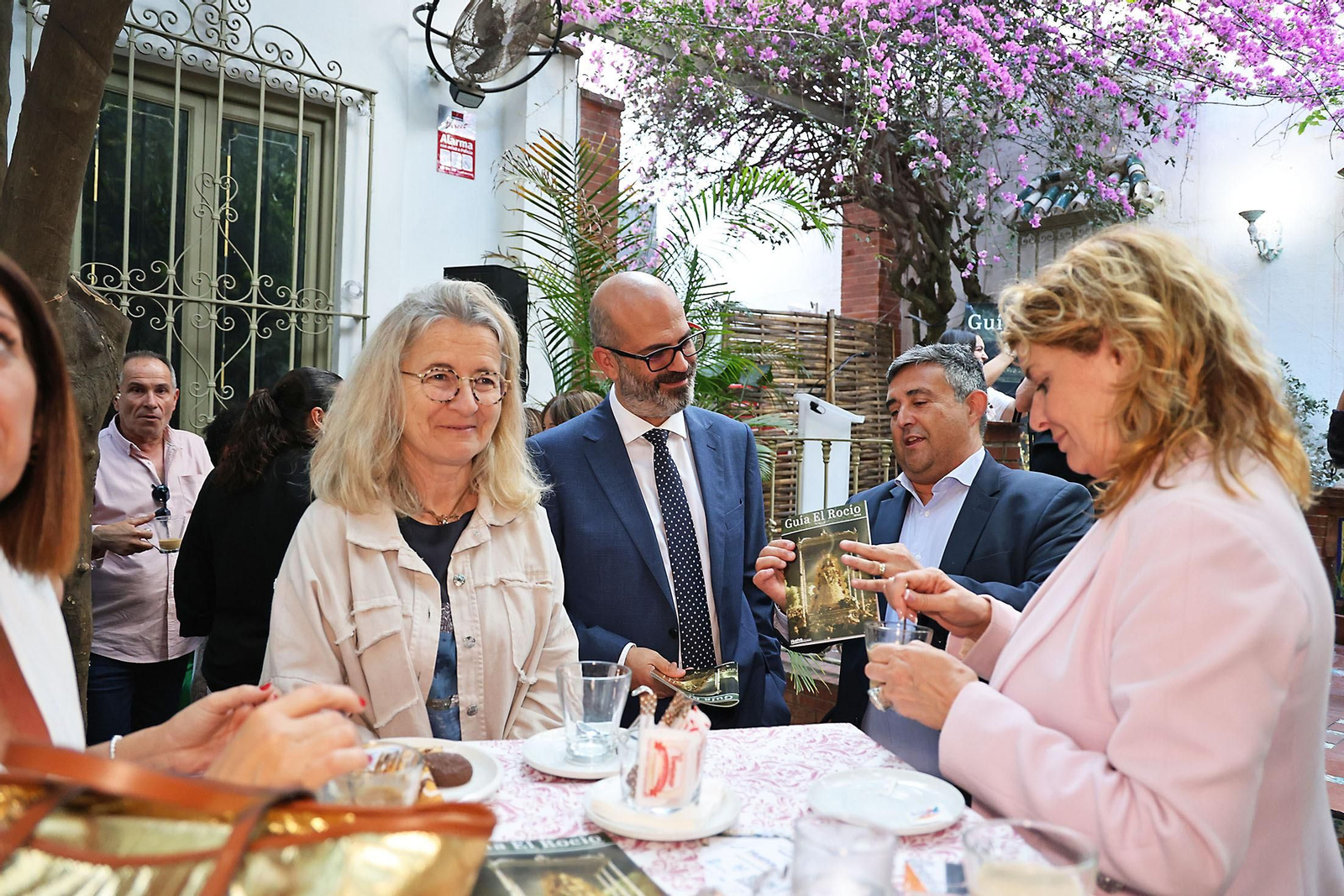 Imágenes de la presentación de la Guía del Rocío 2024 de Huelva Información