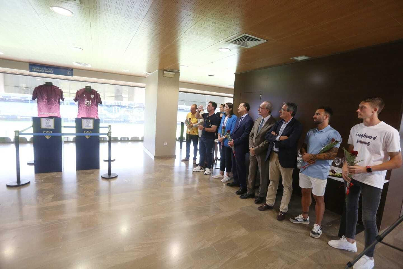 Así es la rompedora segunda camiseta del Málaga CF. Así es la rompedora segunda camiseta del Málaga CF.
