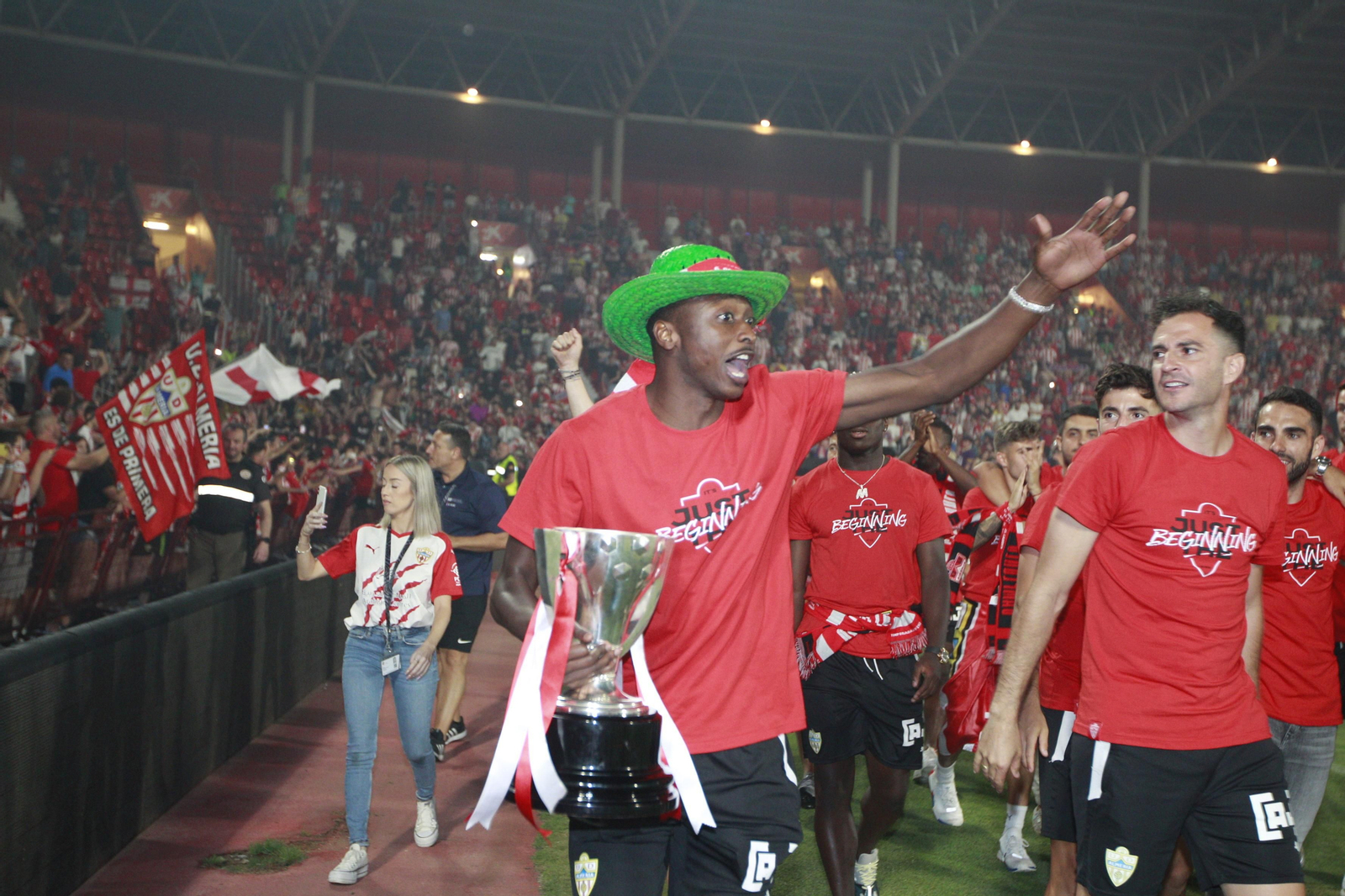 Las imágenes de la fiesta del ascenso de la U.D. Almería en el Estadio Mediterráneo.