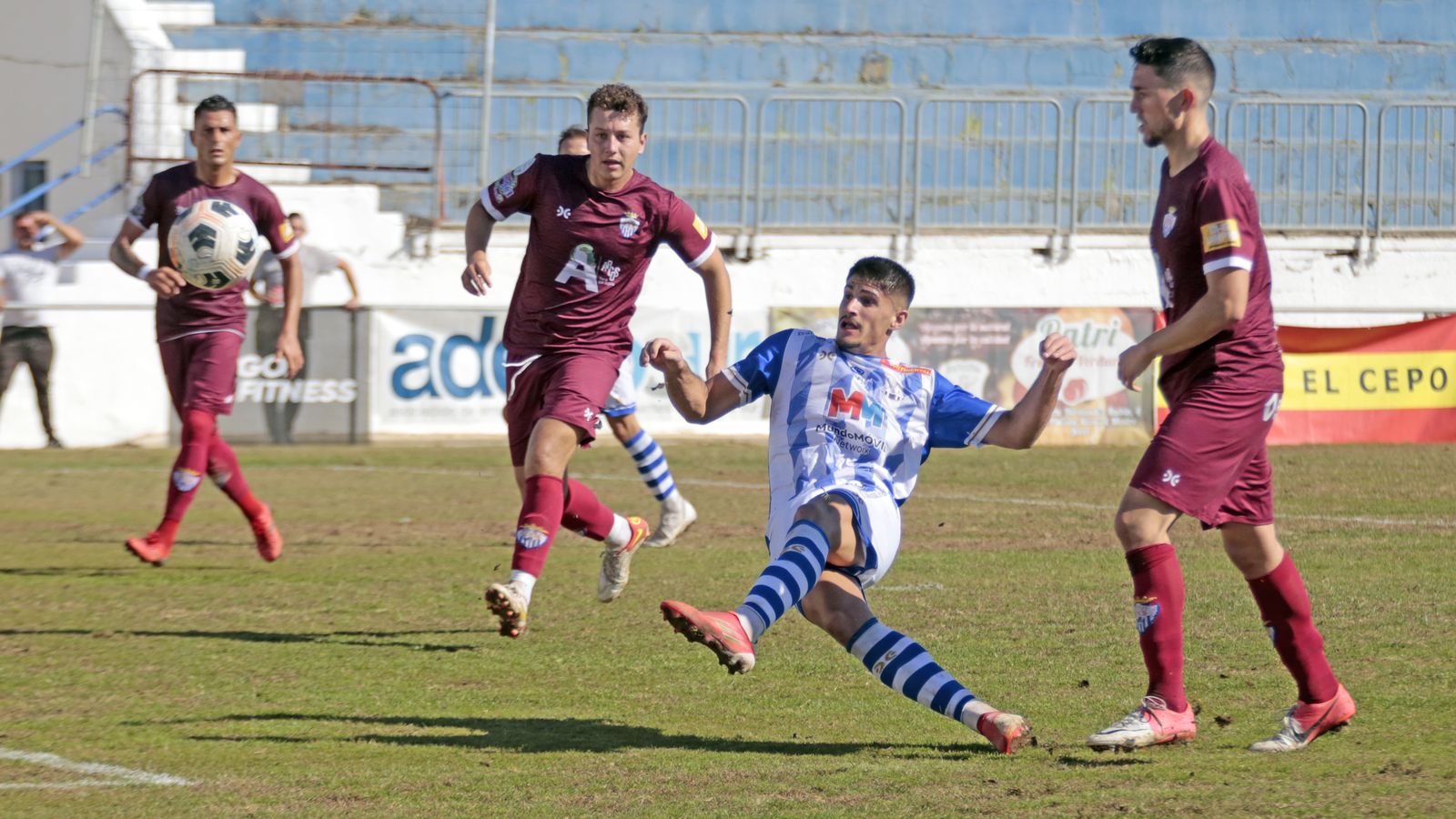 Imágenes del Jerez Industrial contra el Arcos CF en el Pedro S. Garrido
