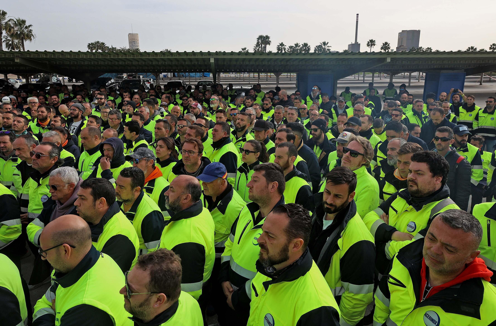 La asamblea informativa de los huelguistas de Acerinox, en imágenes