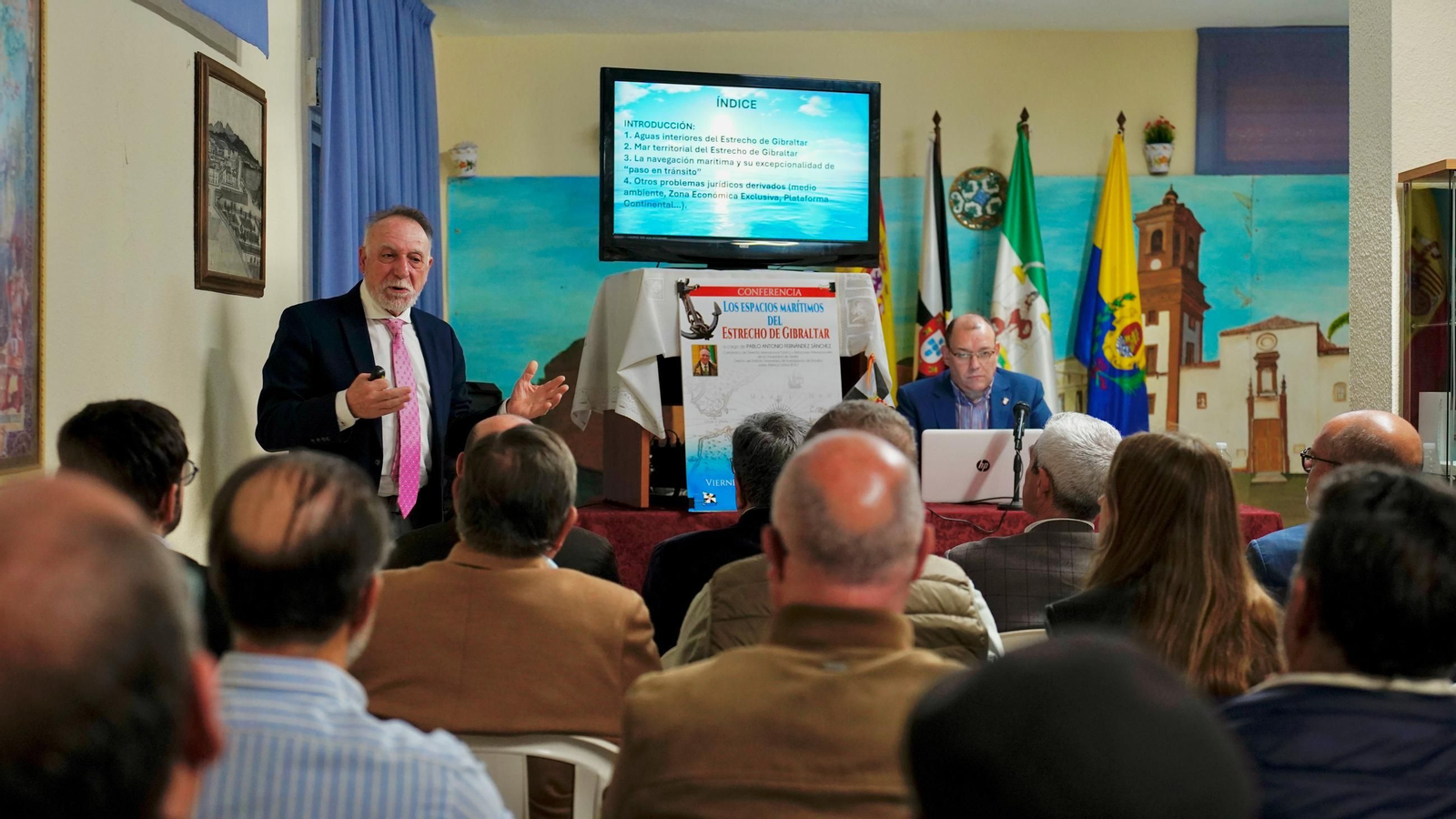 Fotos de la conferencia en Algeciras de Pablo Antonio Fernández sobre los Espacios Marítimos del Estrecho