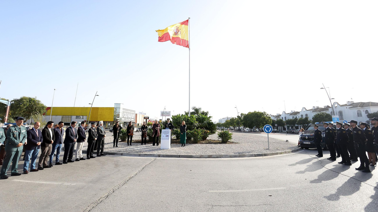 Imágenes de la inauguración de la rotonda de la Policía Nacional en Jerez
