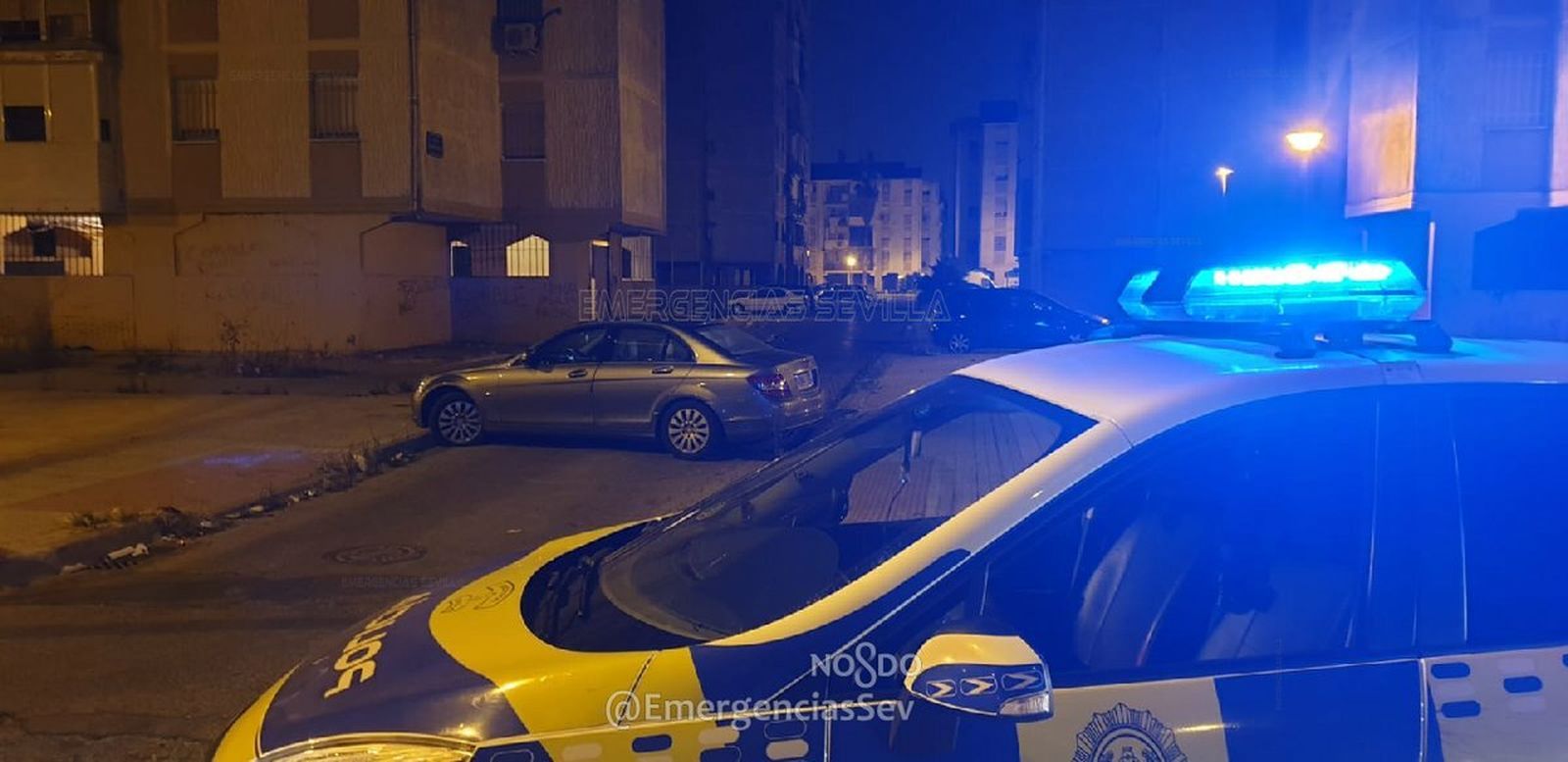 El patrullero de la Policía Local, en las Tres Mil Viviendas.