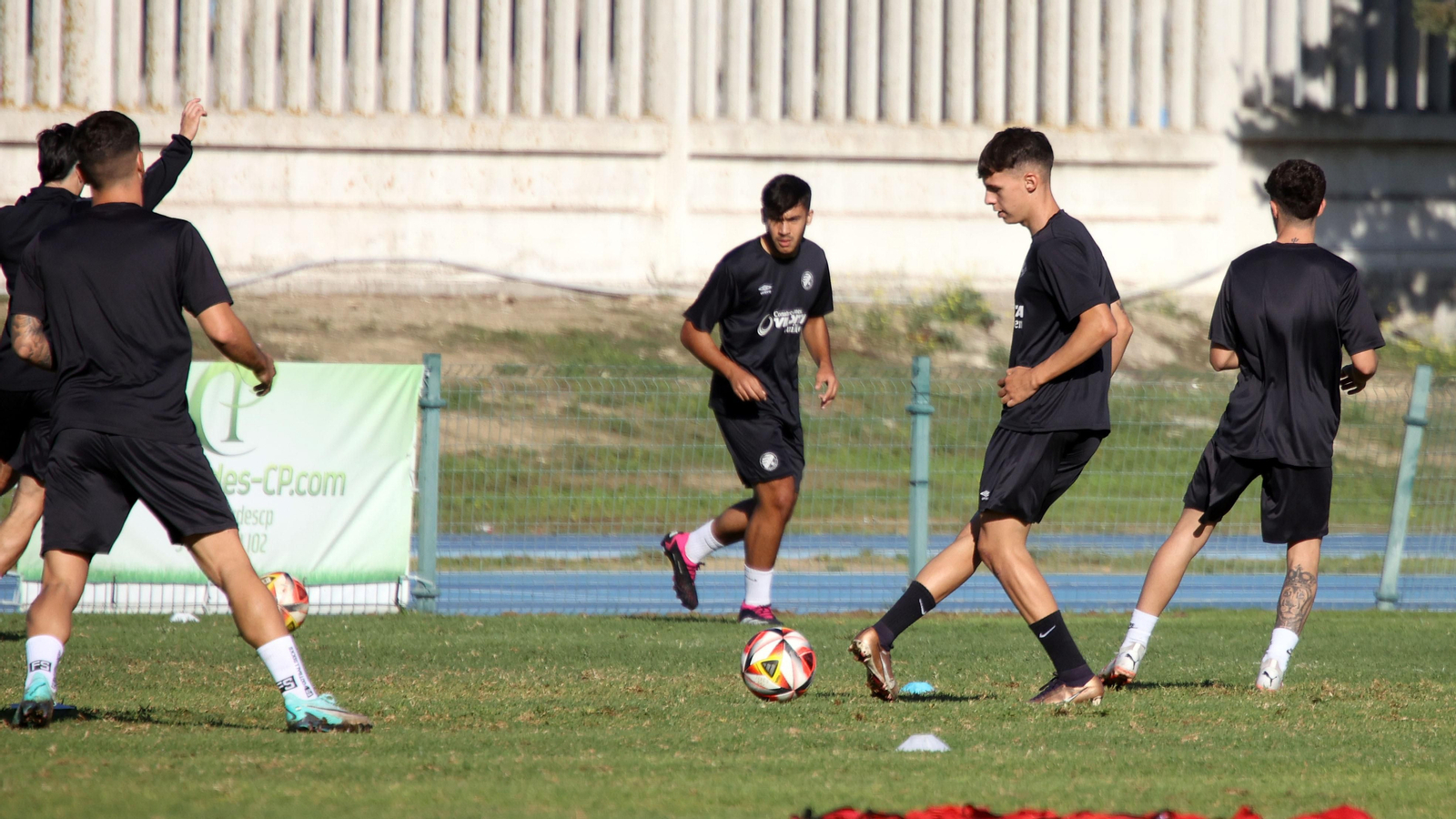 El Xerez DFC prepara con intensidad el derbi contra el Xerez CD