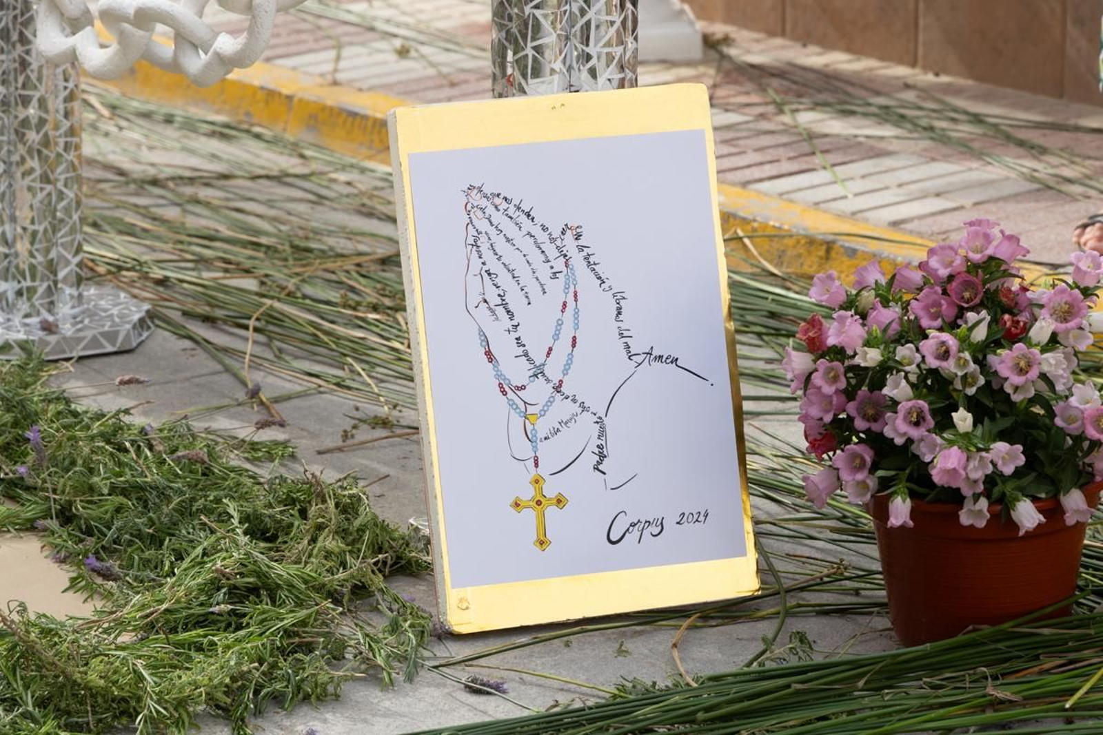 Los vecinos de Villardompardo exponen las obras de su Corpus un año más, en imágenes