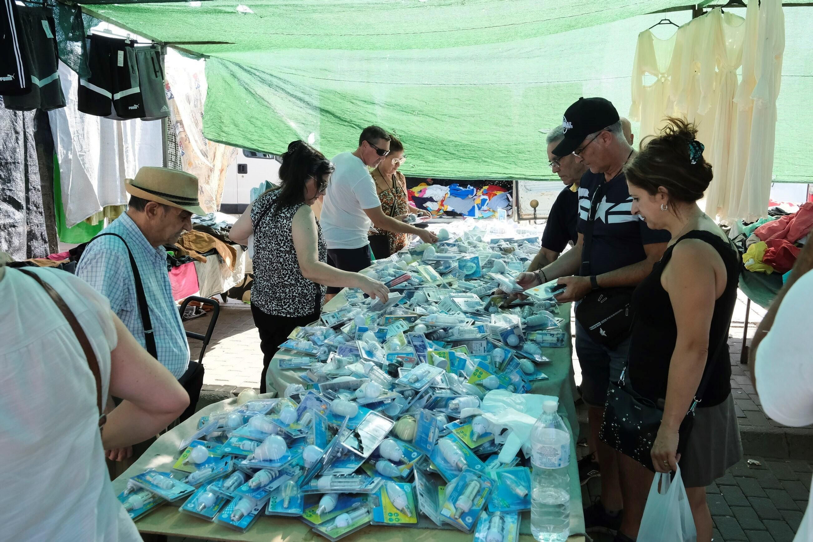Un paseo en fotografías por el mercadillo de El Arenal un día de agosto Un paseo en fotografías por el mercadillo de El Arenal un día de agosto
