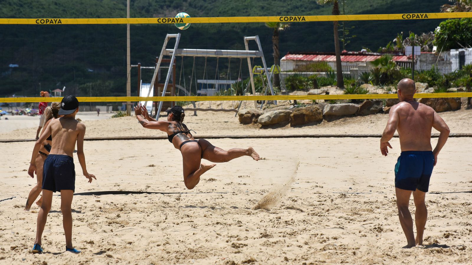 VII Outlet Surfero Solidario en la playa de Getares