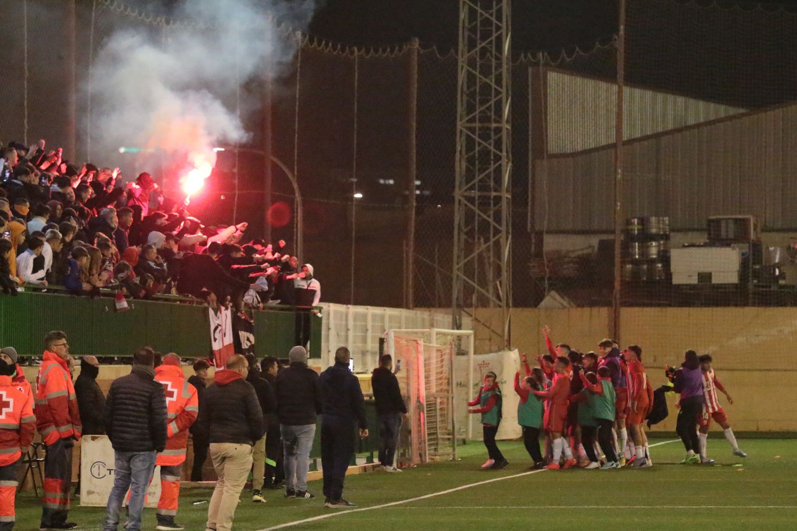 Los rojiblancos celebran con la afición uno de los pases conseguidos esta temporada en Copa del Rey.