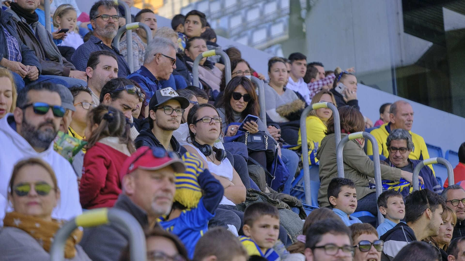 Partido de fútbol a beneficio de la Asociación de Reyes Magos en Carranza