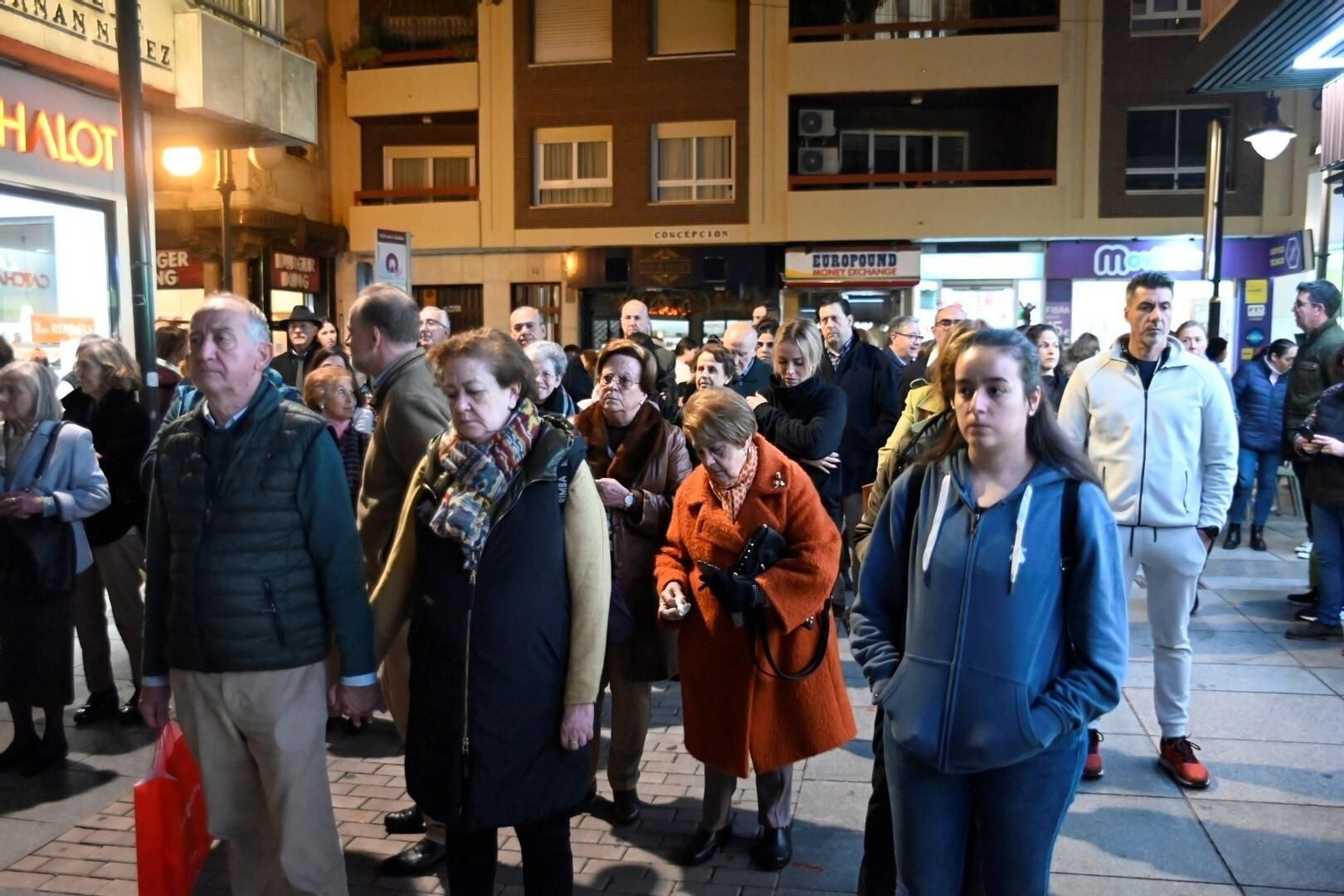 Las imágenes de los vía crucis del primer viernes de Cuaresma en Córdoba