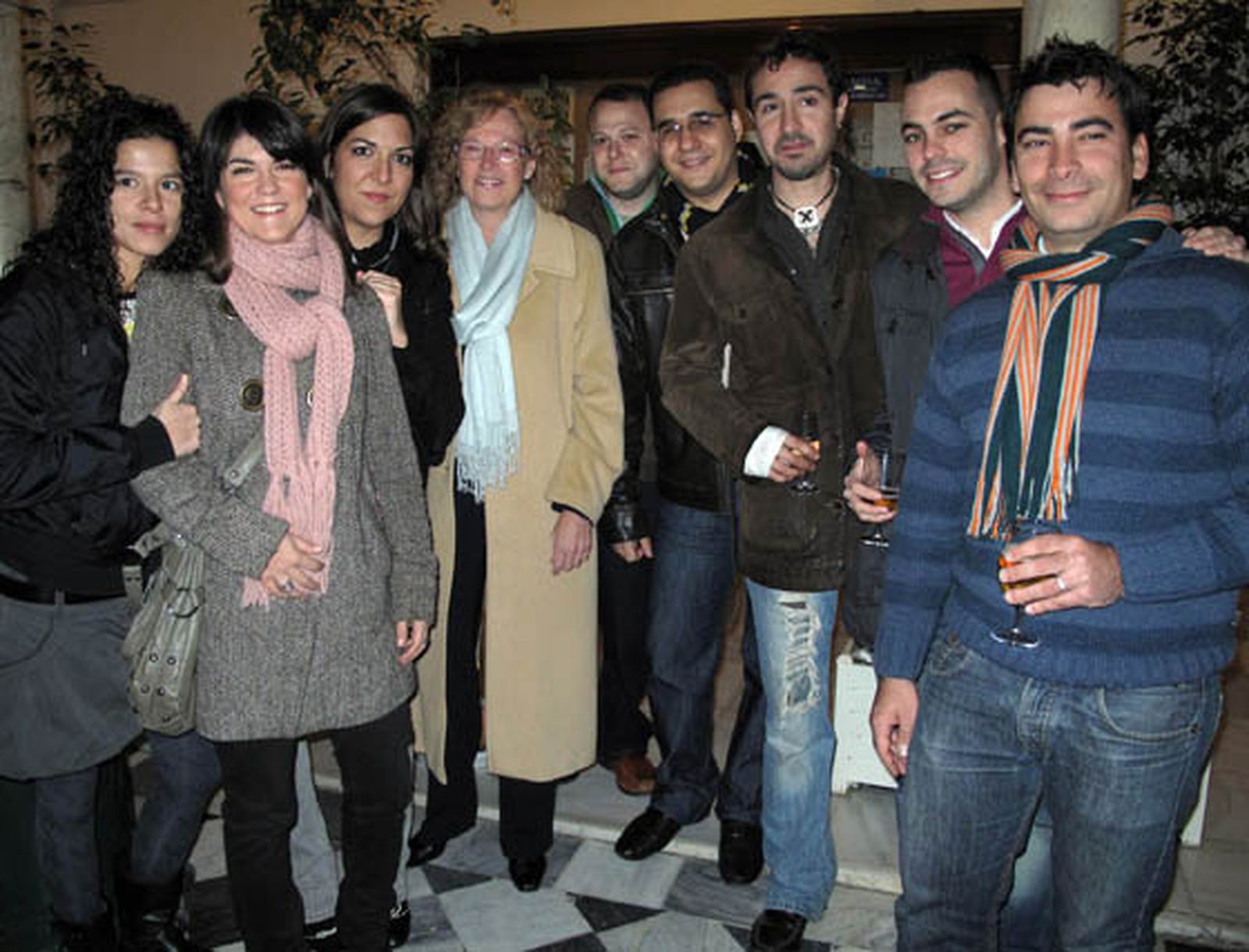 Liliana Zanin (centro), vicedirectora del Colegio de San Francisco de Paula, con alumnos de la promoción de 1999.

Foto: Victoria Ramírez