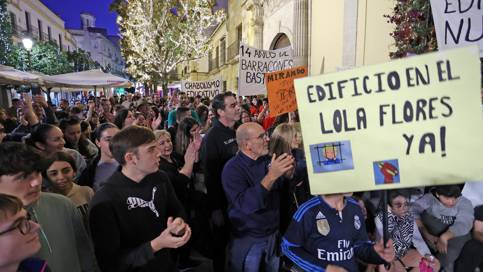 Imágenes de la manifestación del IES Lola Flores contra las prefabricadas en Jerez