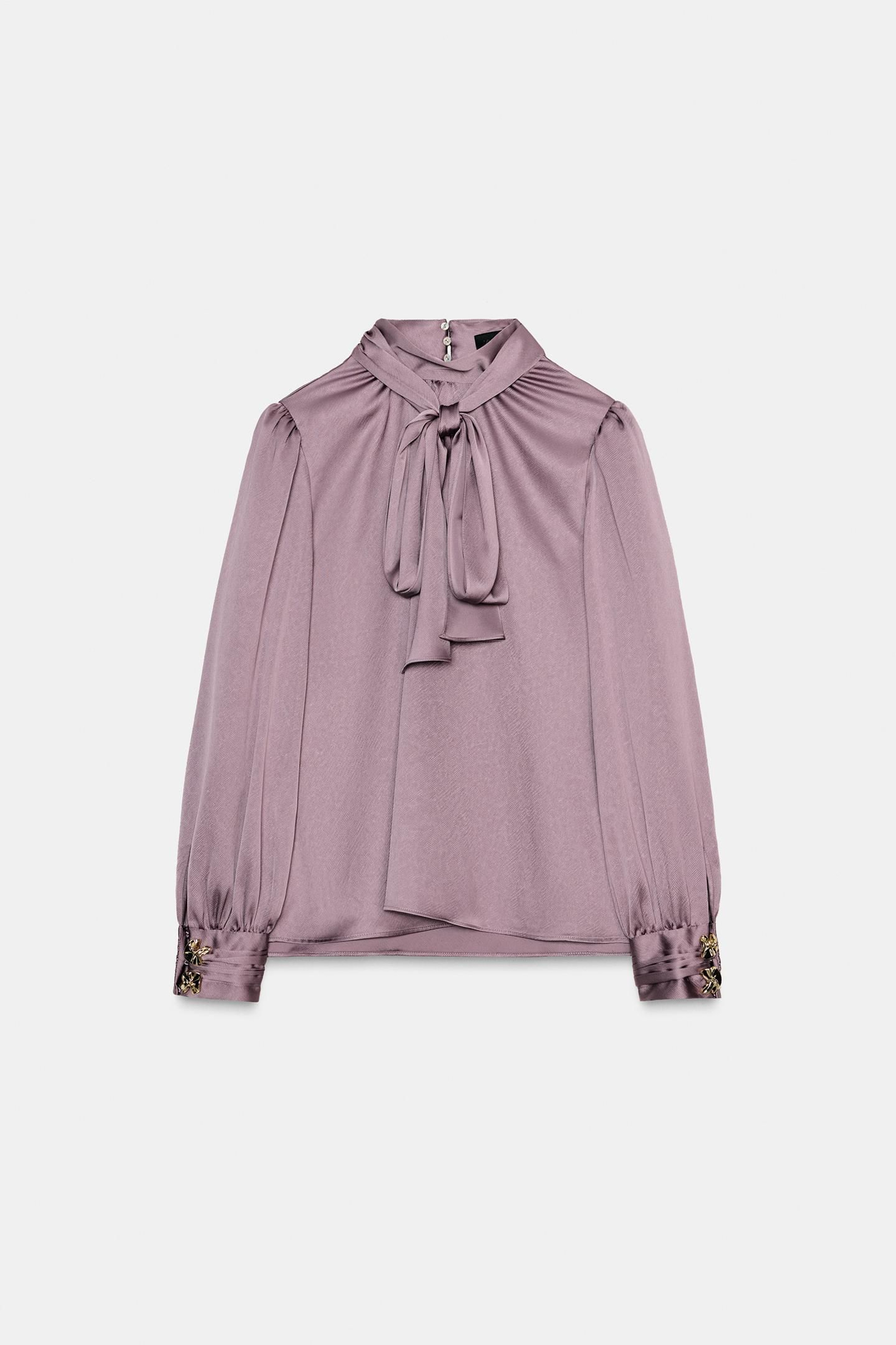 Blusa con lazada de Zara.