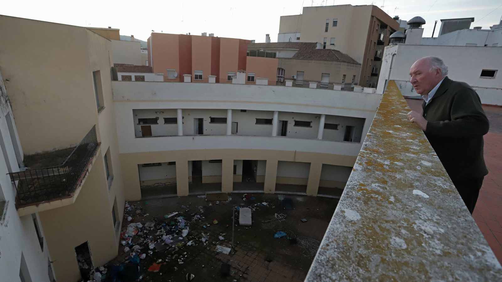 Edificio okupado en la calle Real de Algeciras.