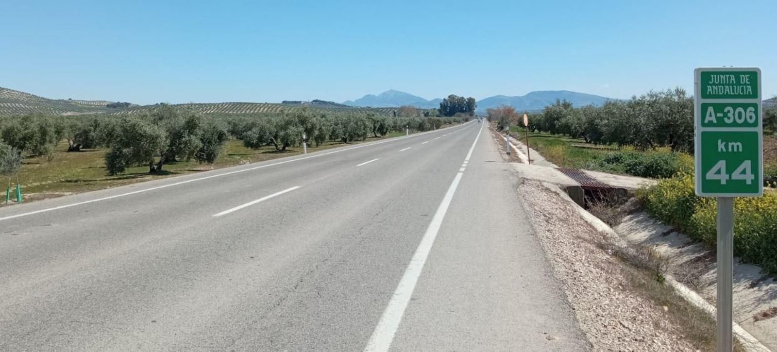 Un tramo de la carretera A-306. Un tramo de la carretera A-306.