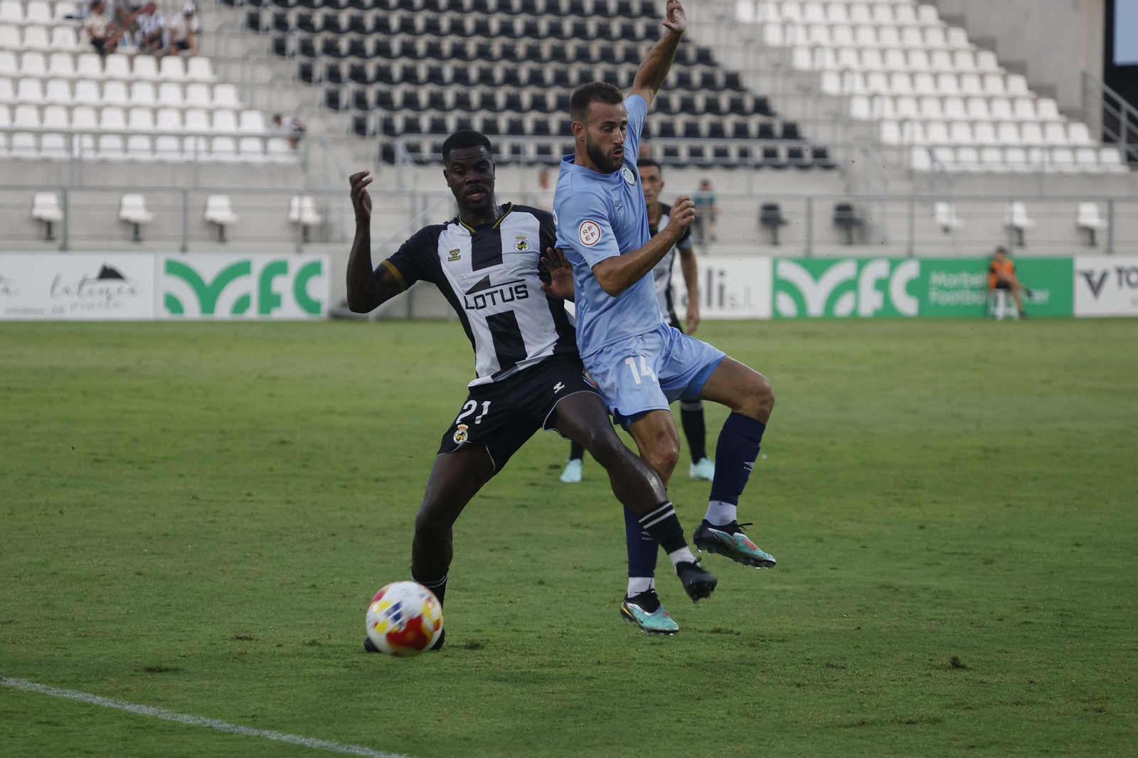 Las imágenes del partido amistoso entre la Balona y el Torremolinos