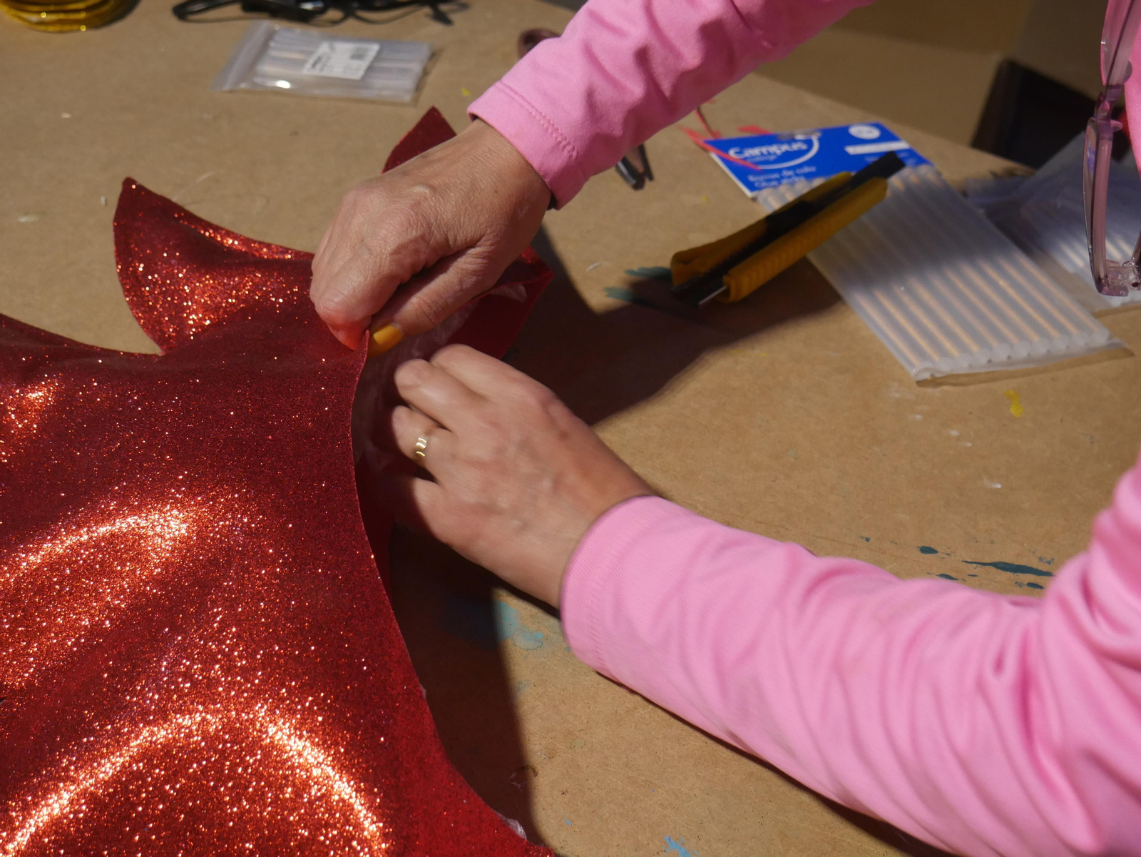 Imágenes de la elaboración de las carrozas tradicionales de Canjáyar