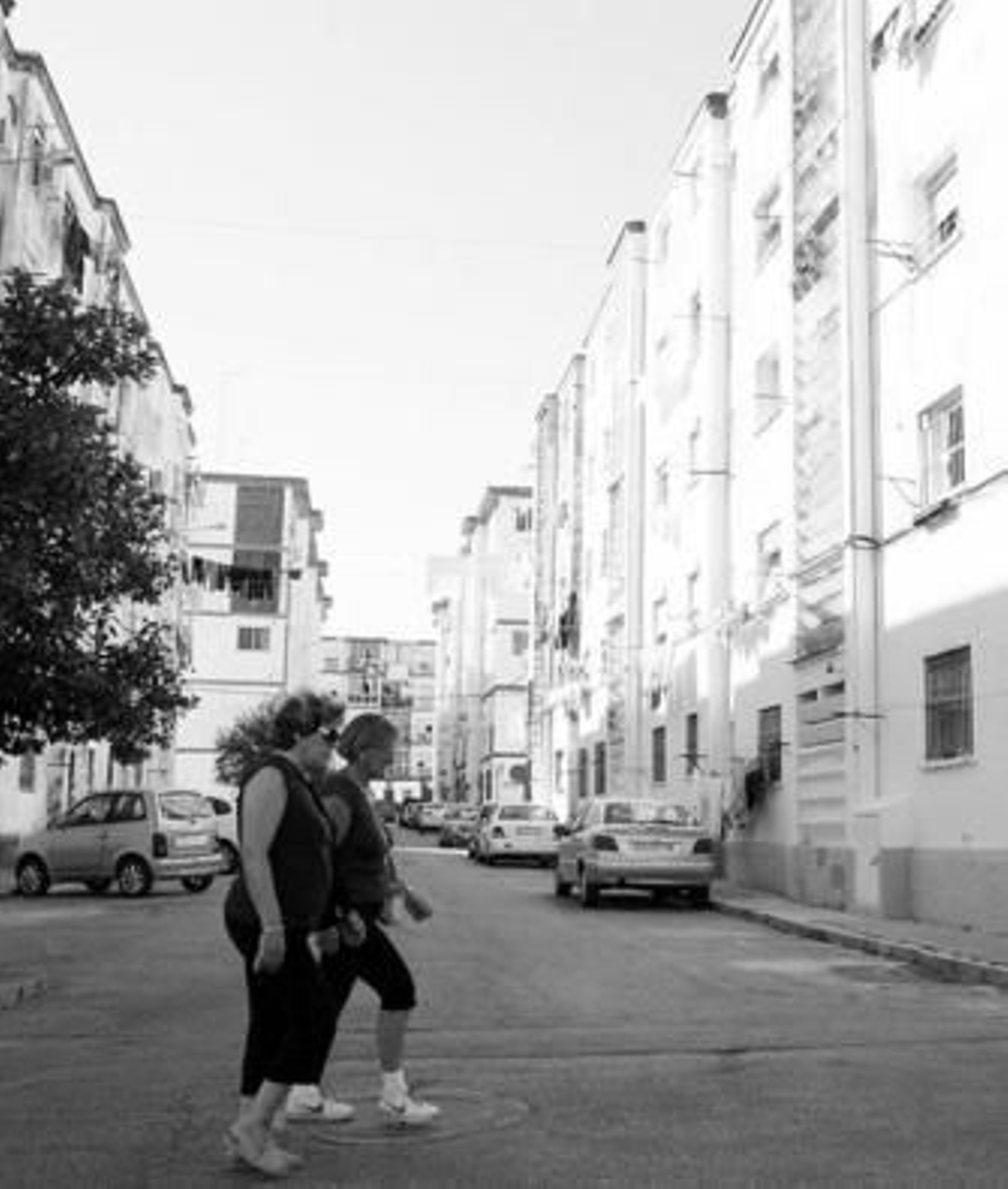 La barriada de Los Milagros ha visto cómo el deterioro del Barrio Alto se ha ido extendiendo hacia sus calles.