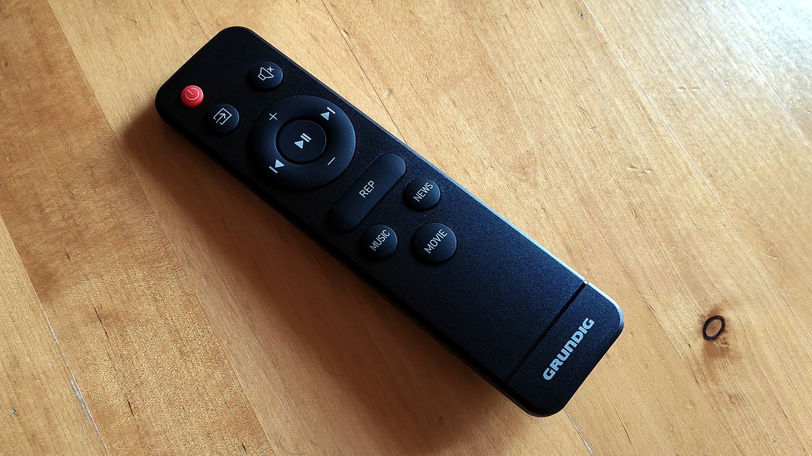 Barra de sonido Grundig con subwoofer integrado GSB 910 S