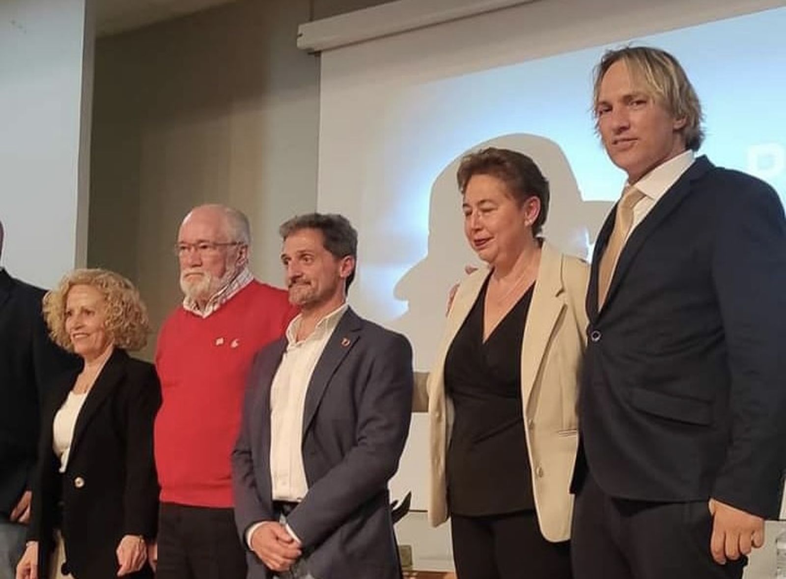 Le va a estallar el botón