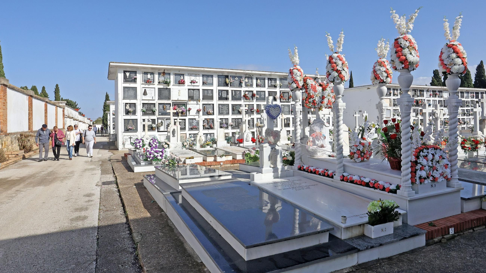 Imágenes del cementerio de Jerez en el Día de los Fieles Difuntos