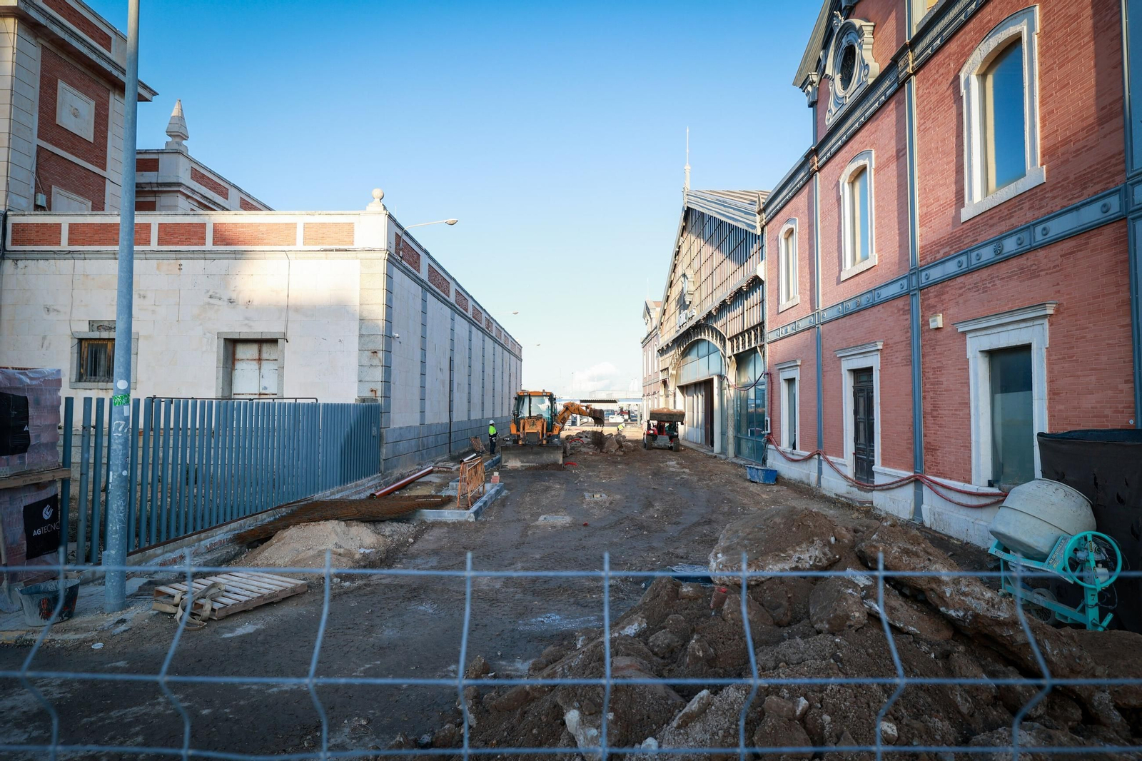 La estrecha calle que se abrirá pronto y que permitirá el acceso a la estación ferroviaria de 1905.