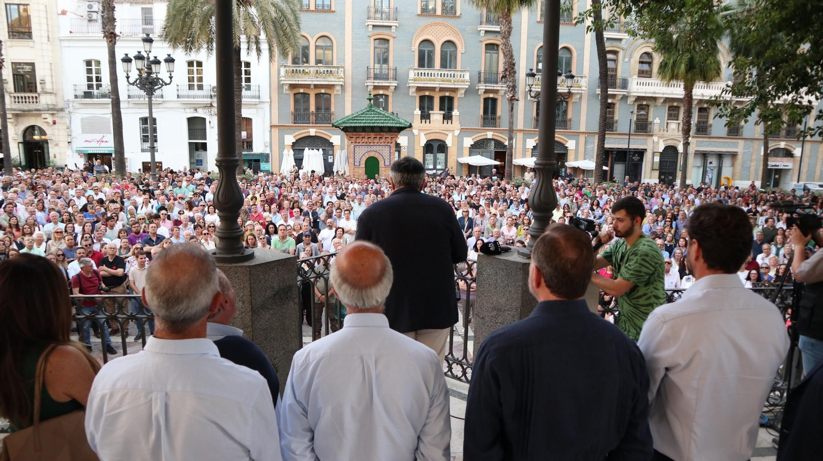 Imágenes de la concentración por las infraestructuras para Huelva