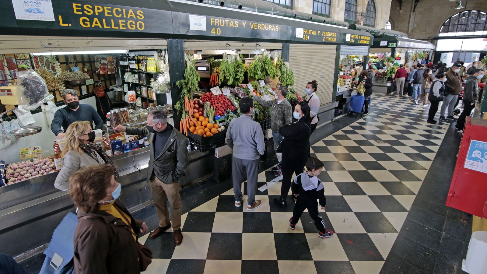 Una imagen de los puestos de verduras de la Plaza.