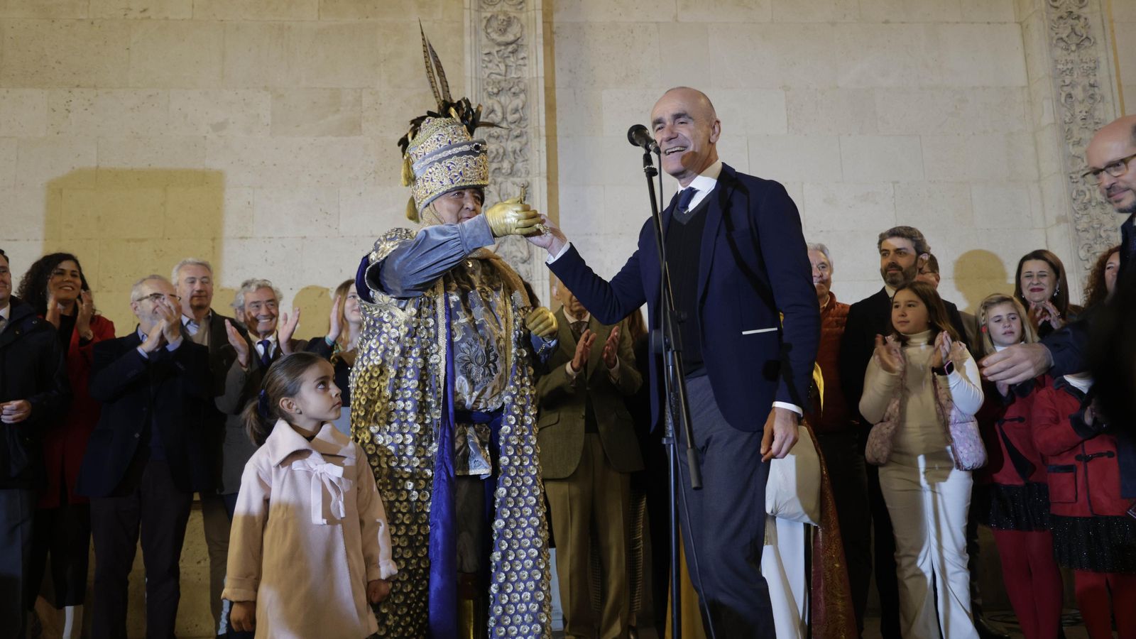 Las imágenes del Heraldo Real por las calles de Sevilla