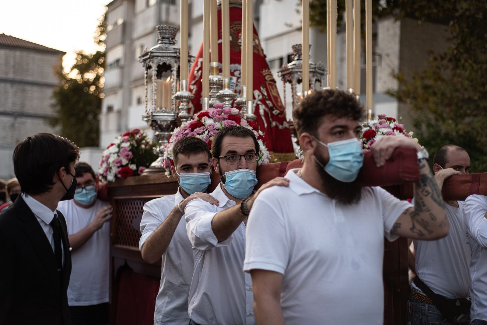 La procesión de la Virgen del Pilar por la Hispanidad en imágenes