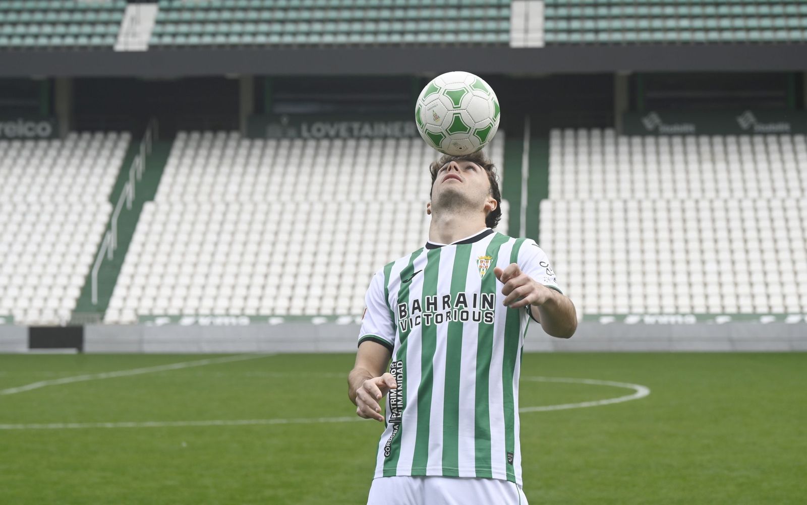 Las fotos de la presentación de Mikel Goti como jugador del Córdoba CF