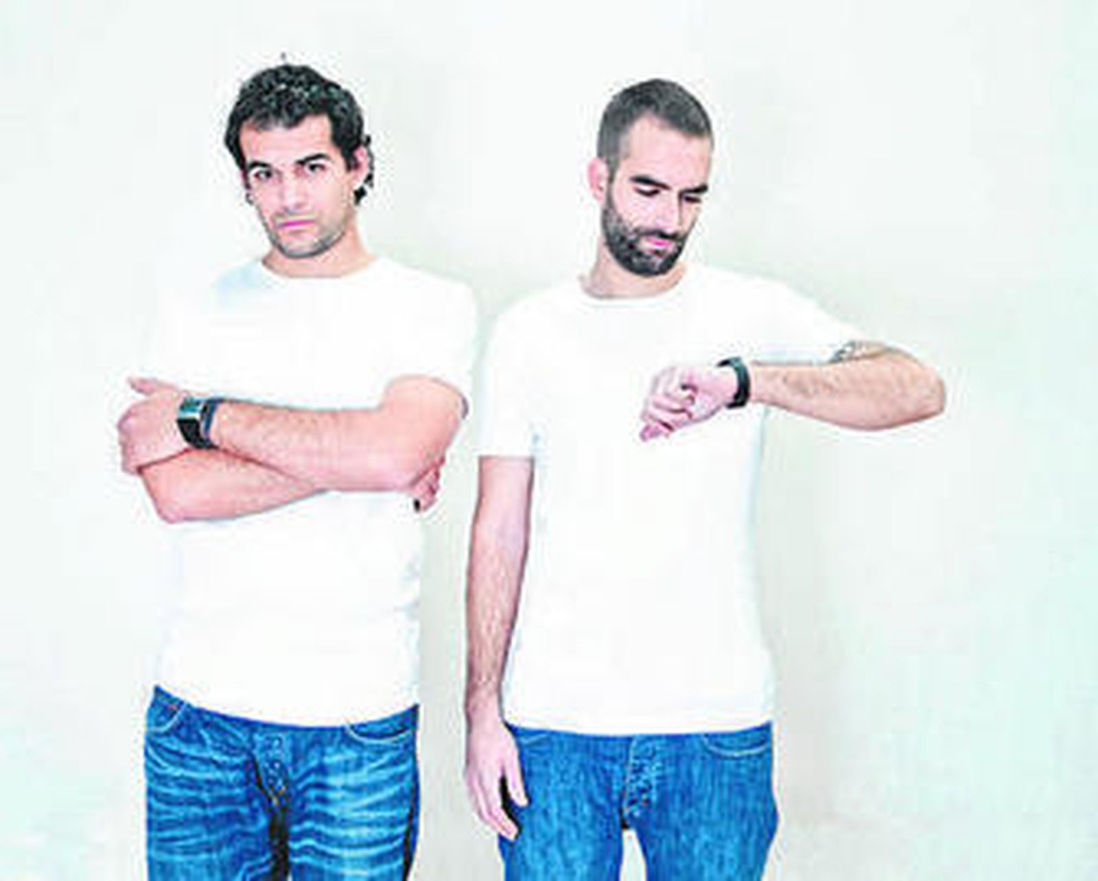 1. S Curro + Papa Wilson forman parte del cartel de conciertos para mañana en la sala Fanatic. 2. La Banda Sinfónica Municipal actúa en el Círculo de Labradores a partir de las 20:15 3. La banda Los Escarabajos recuerda a los Beatles en la Puerta de Jerez.