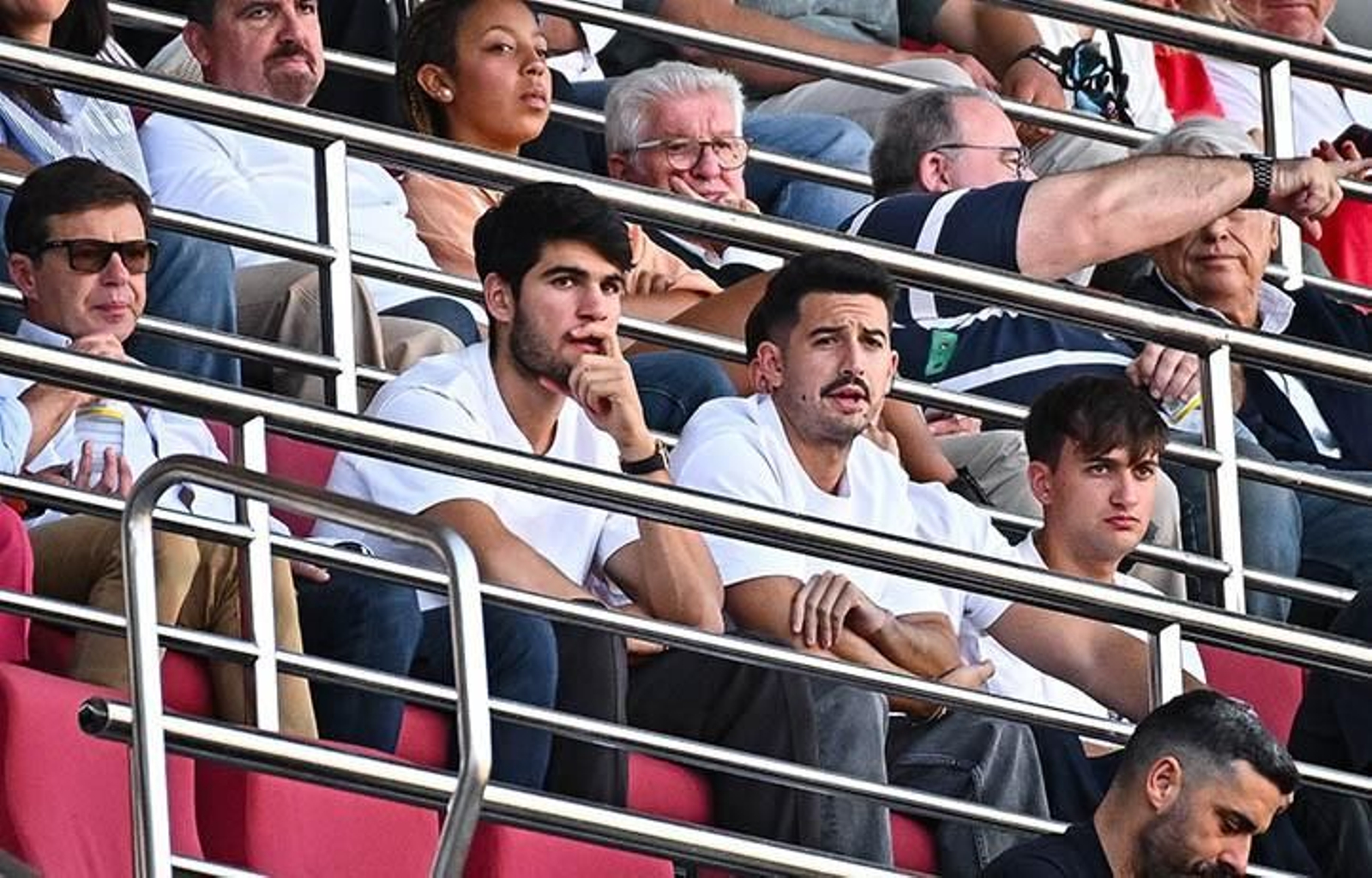 Carlos Alcaraz, en las gradas del Enrique Roca durante el Real Murcia-Marbella FC