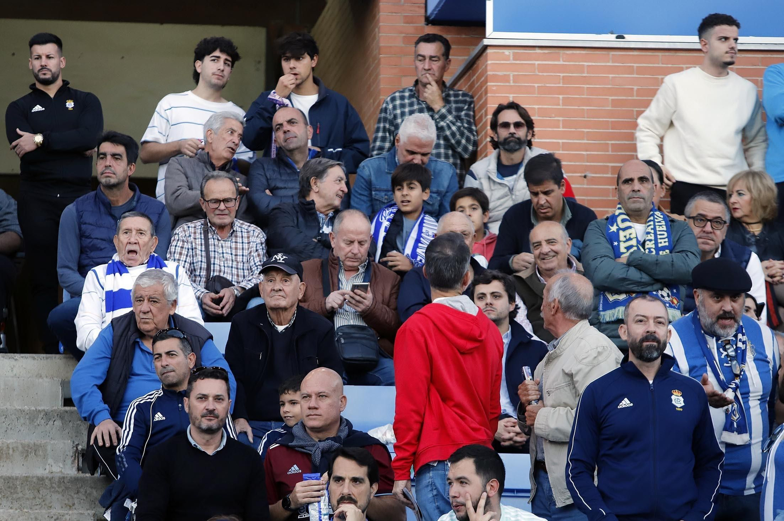 Gran ambiente en las gradas del Nuevo Colombino para el Recre-At Sanluqueño, en imágenes