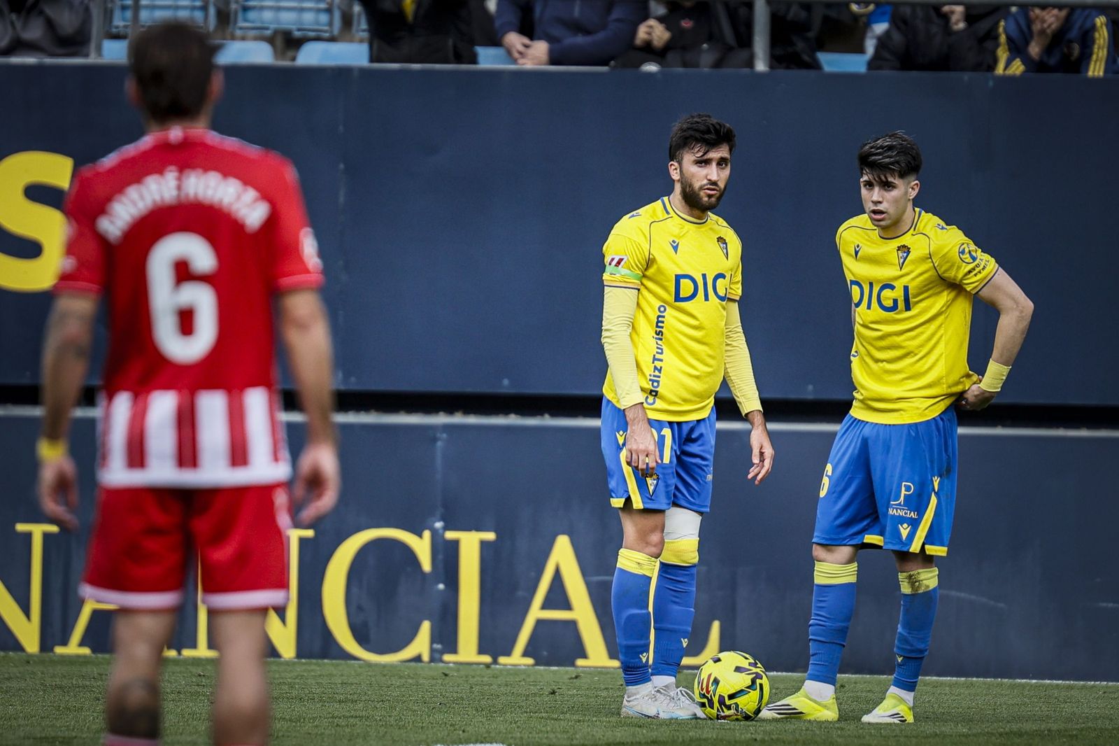 Búscate entre las imágenes del partido de fútbol Cádiz CF - UD Almería