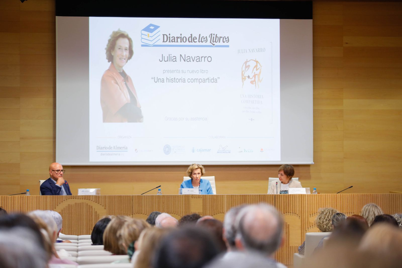 Imágenes de Diario de los Libros, con Julia Navarro