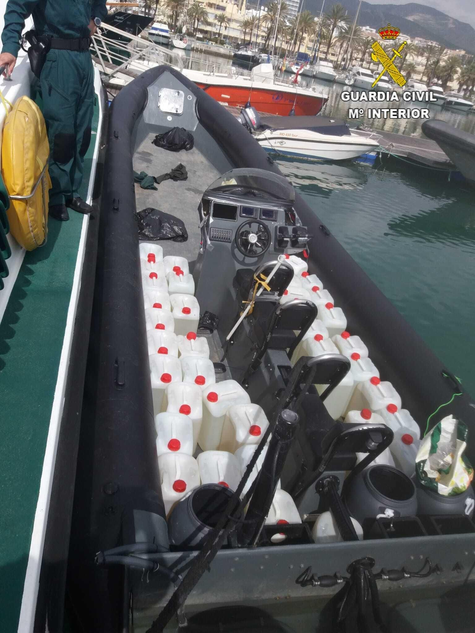 Una lancha cargada de combustible destinado a los narcotraficantes.