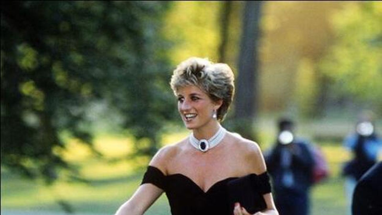 Lady Di con el llamado vestido de la venganza. Lady Di con el llamado vestido de la venganza.