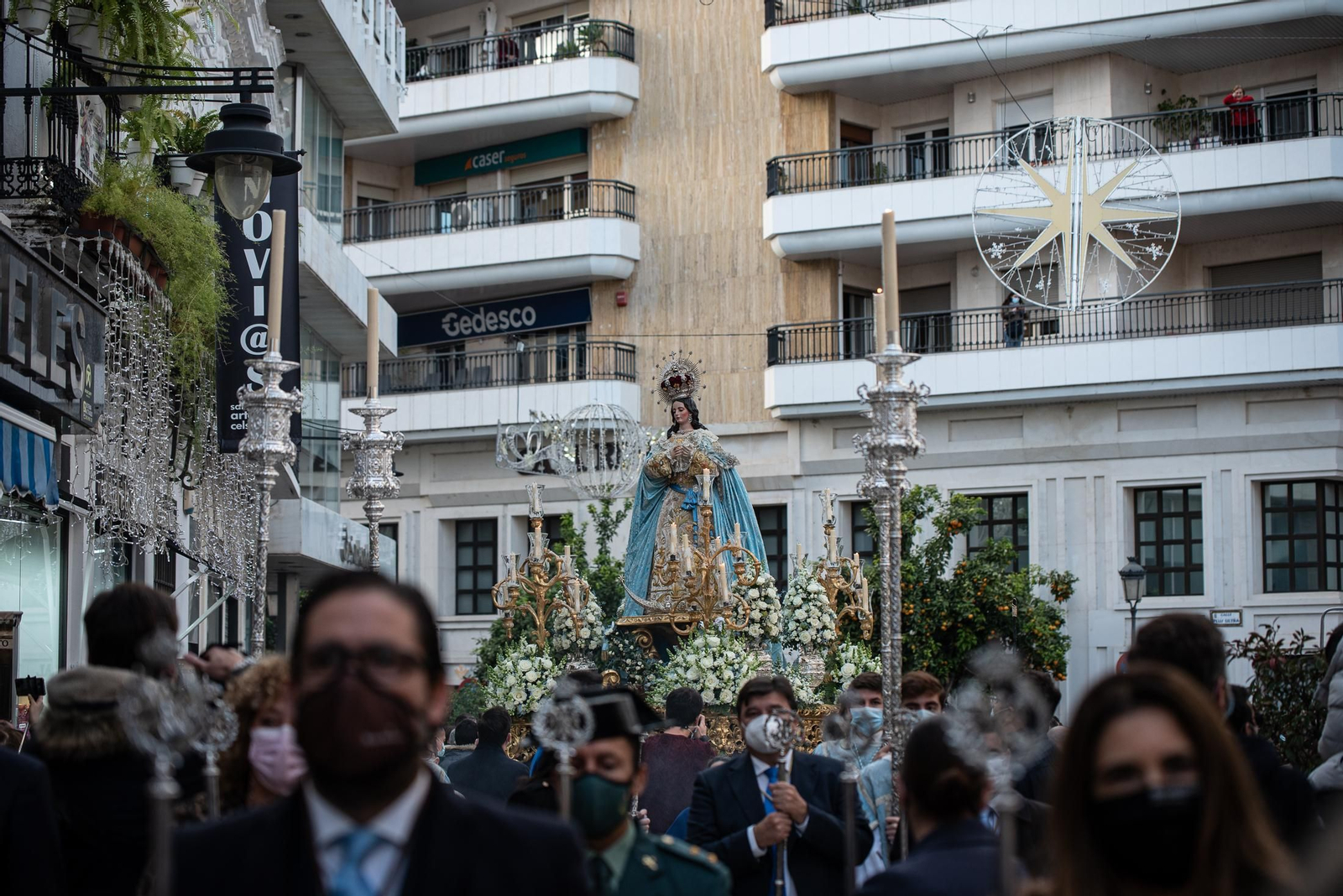 Imágenes de la Inmaculada Concepción procesionando por las calles de Huelva