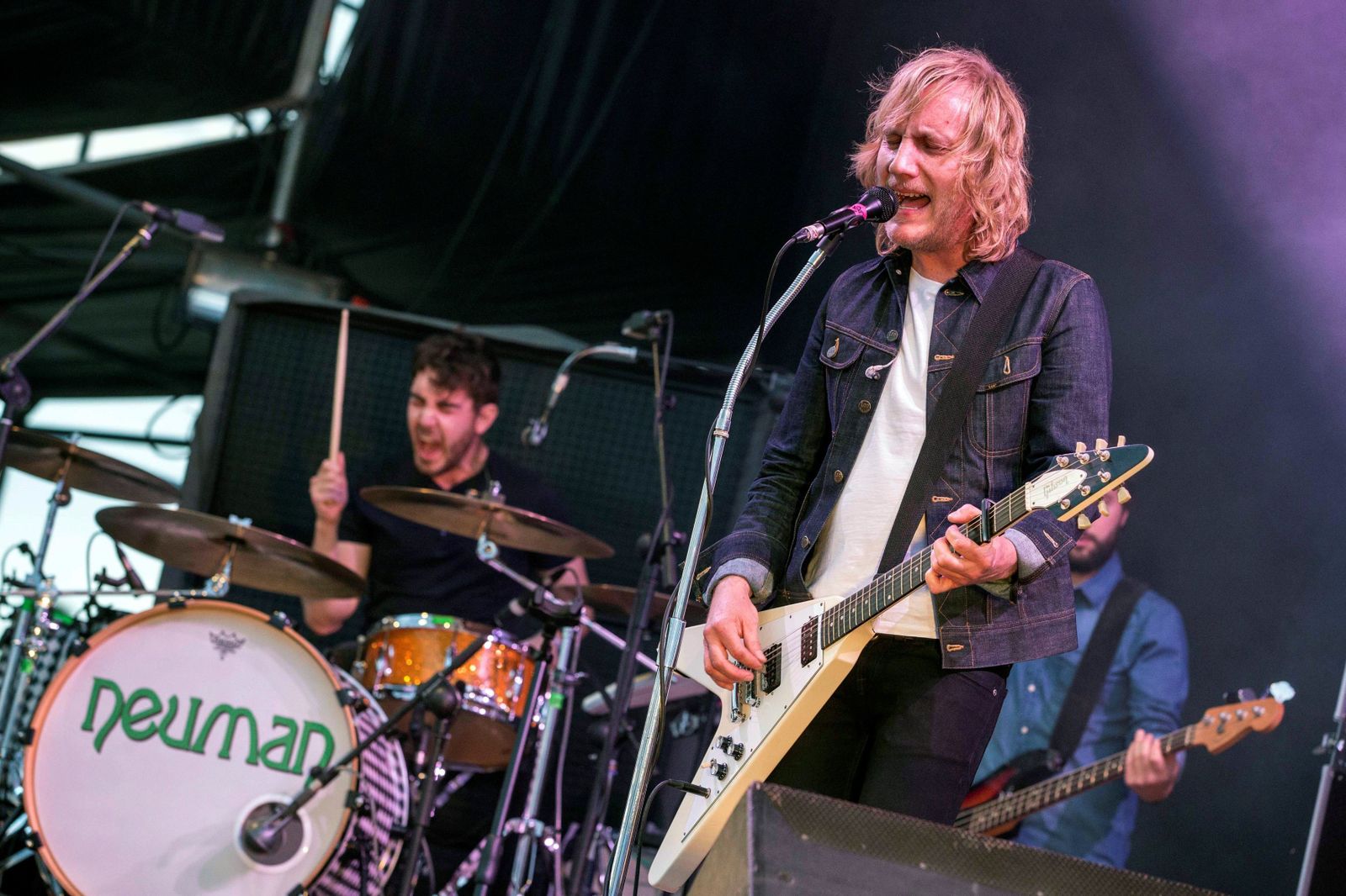 El grupo Neuman cierra la programación en la Plaza de San Francisco.