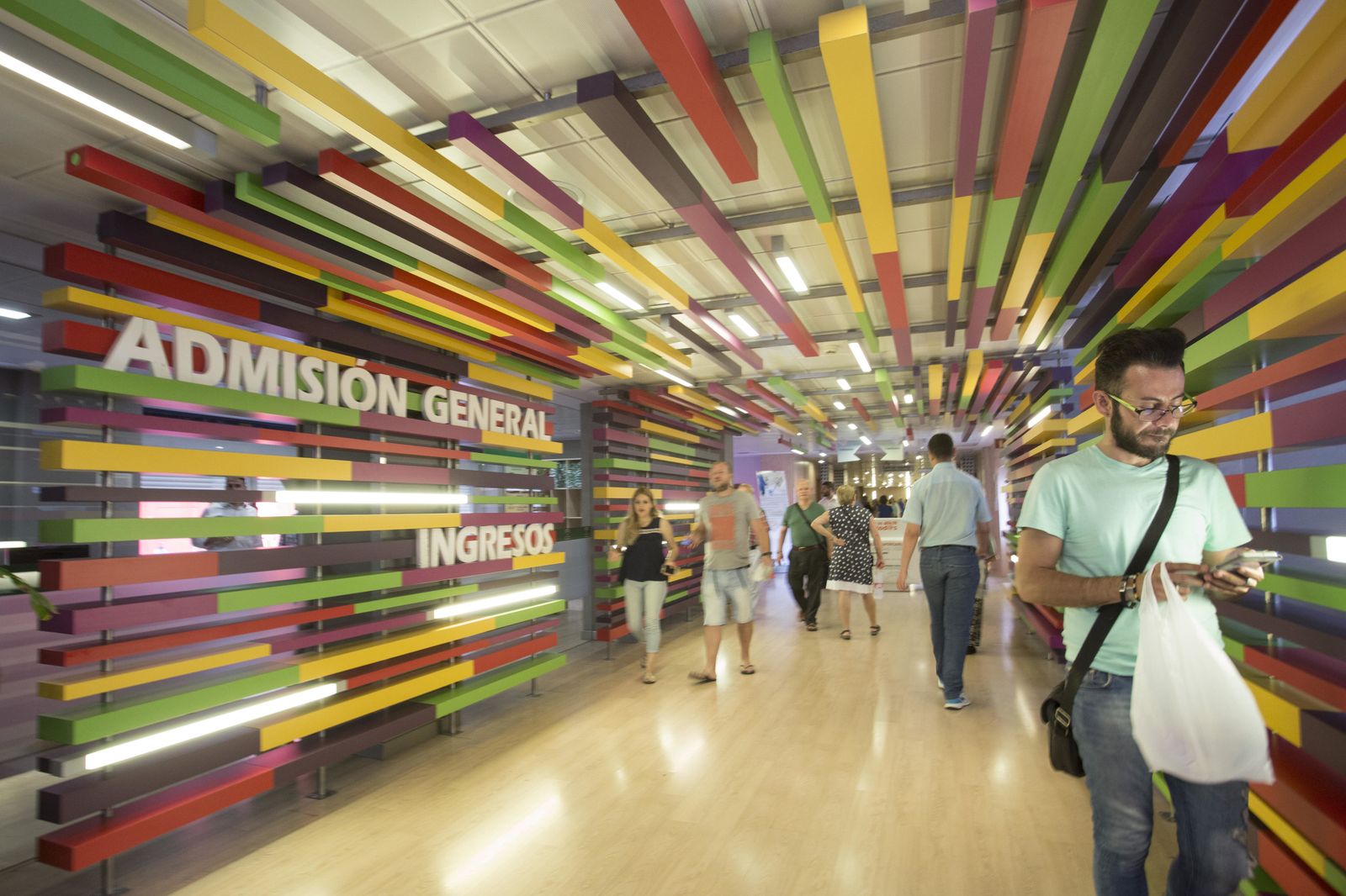 Acceso principal al Hospital Macarena.