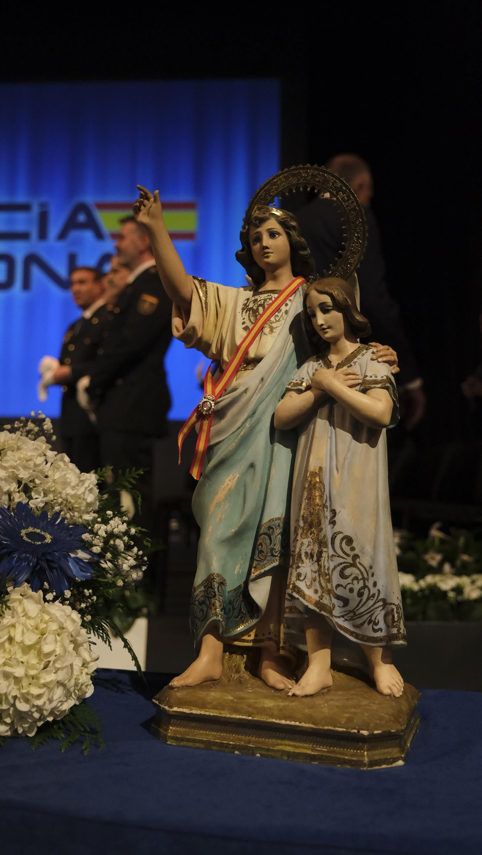 Así ha sido la celebración del Día de la Policía Nacional de Almería en el Maestro Padilla, en imágenes