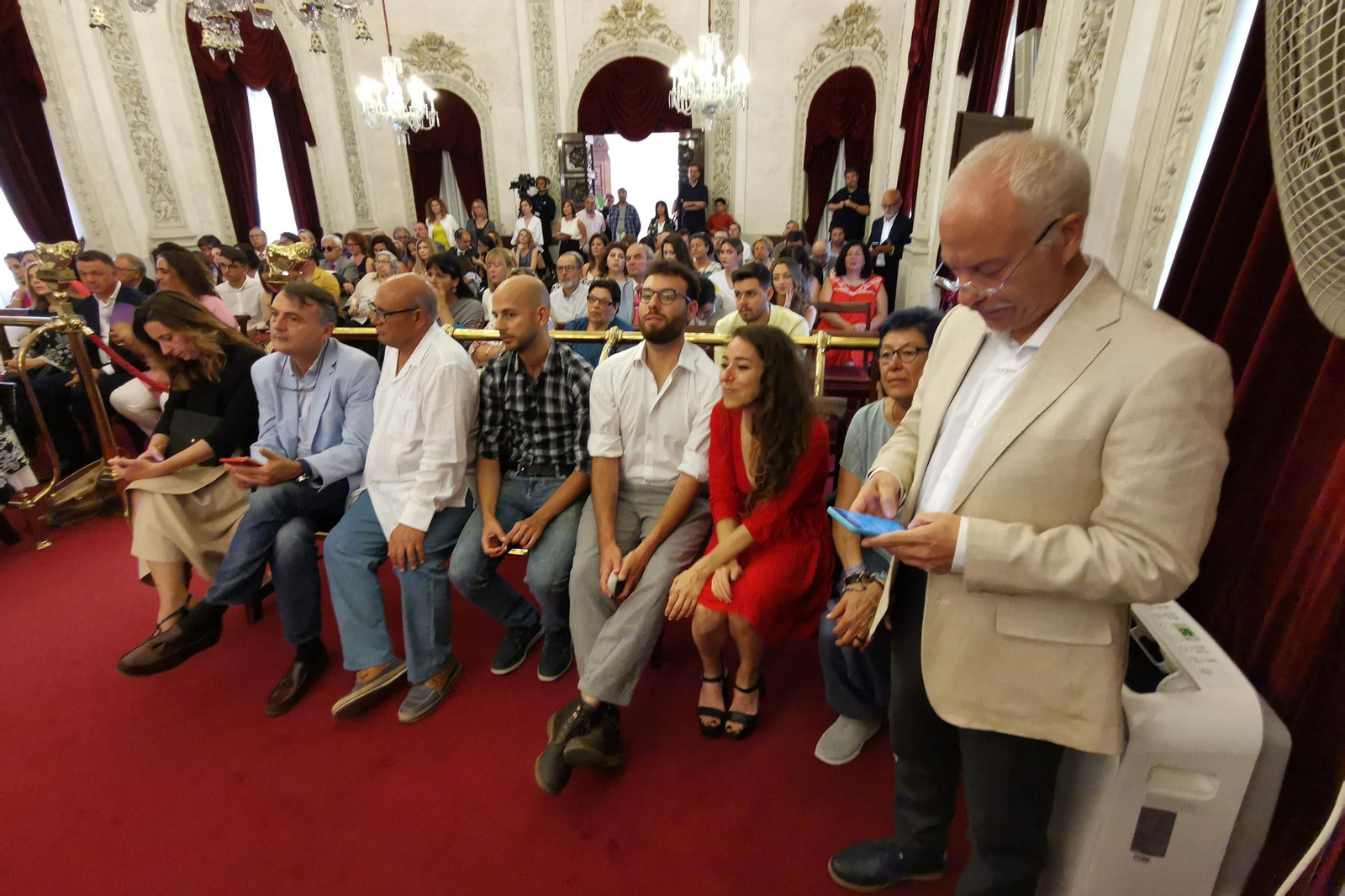 Imágenes de la investidura de José María González Kichi