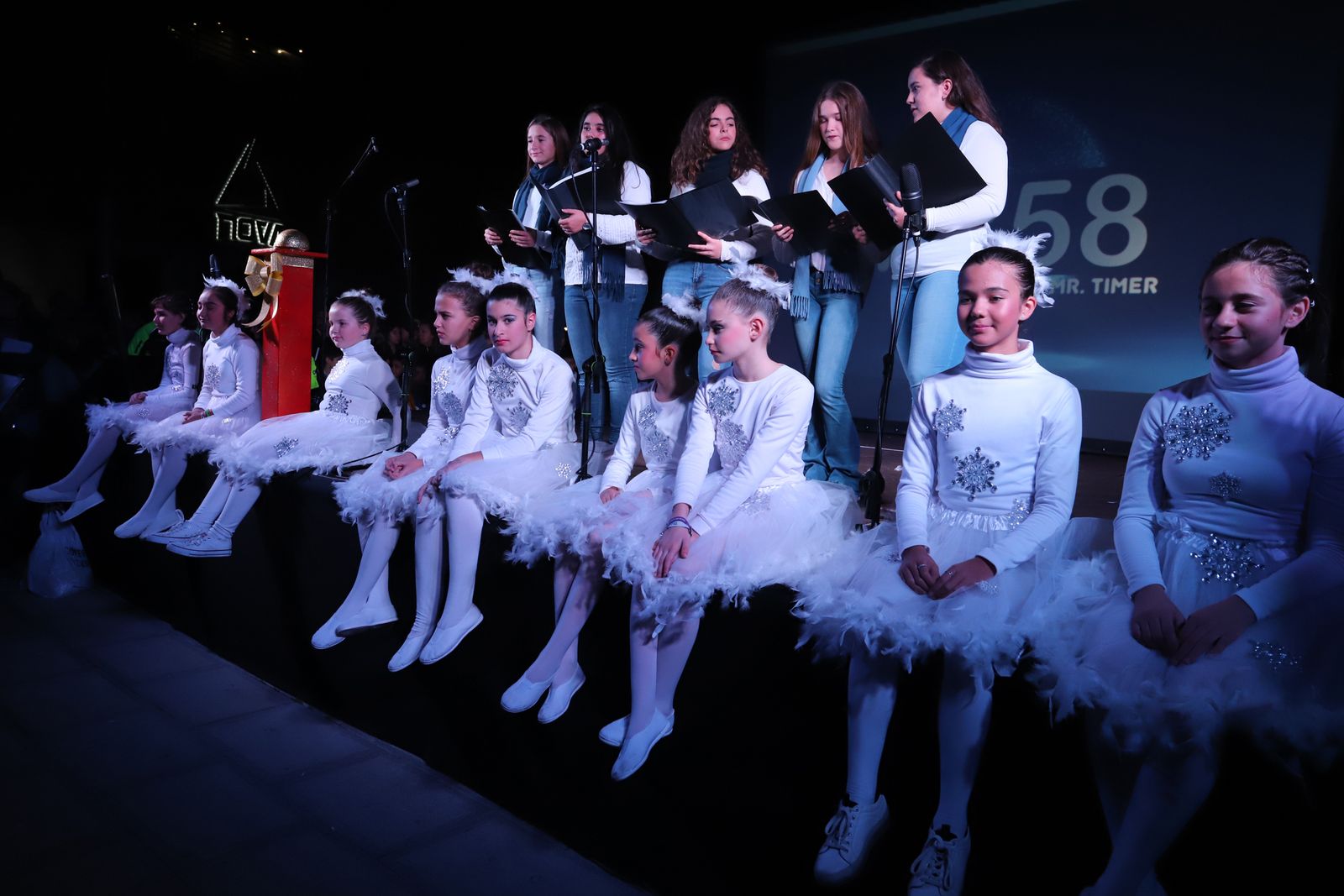 Imágenes  del alumbrado de Aqualon, que tuvo como padrino a Hugo Molina, finalista de Got Talent